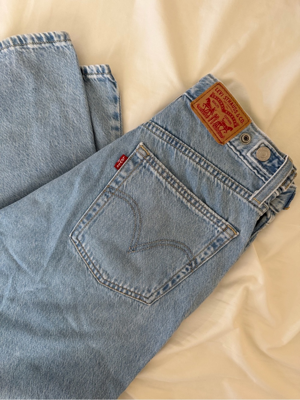 Levi's Cinch Waist Baggy Jeans with Signature Patch
